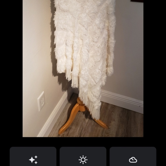 Max Edition Poncho - Picture 2 of 5